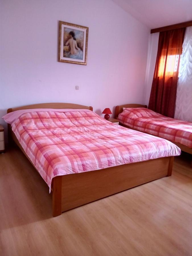 Apartmani Nikolina Ražanac Zewnętrze zdjęcie