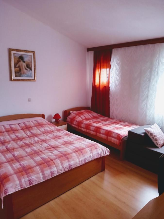 Apartmani Nikolina Ražanac Zewnętrze zdjęcie